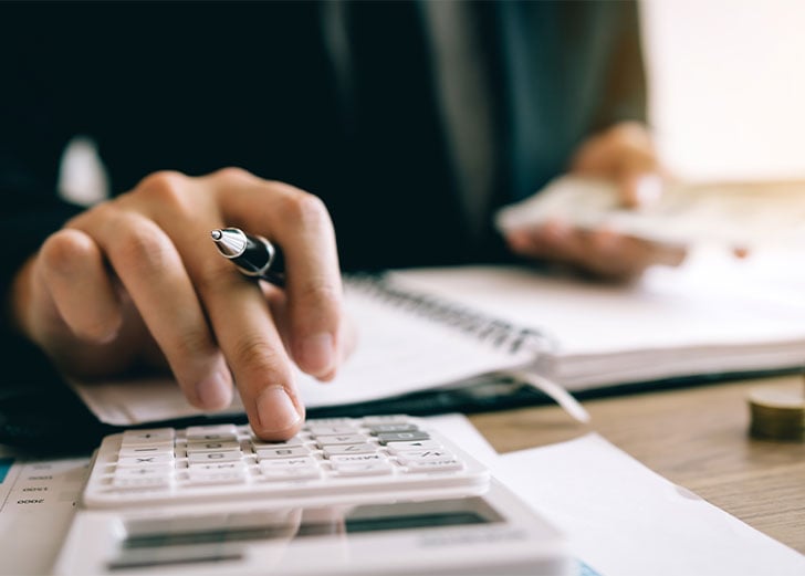 financial advisor calculating the impact of inflation on retirement savings