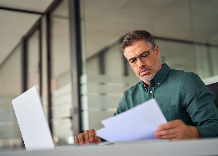 a man reviewing tax bracket management tips